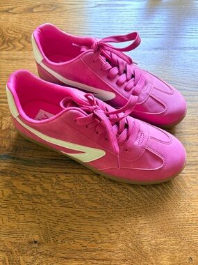 Dolce Vita Quantum Women's Hot Pink Lace-Up Sneakers- 7.5